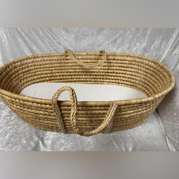 Woven rattan Basket with Handles NWOT - Picture 8 of 13